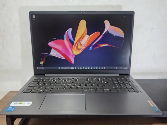 Lenovo IdeiaPad 3 Intel core i5 de 11° geração SSD NVMe256GBIntel Iris XeCaixa+upgrade kit
