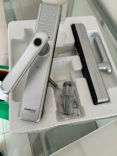 Fechadura eletrônica intelbras MFR 7000 com biometria