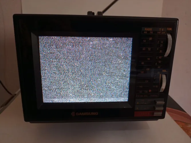 Antiga  mini TV Samsung  colorida 