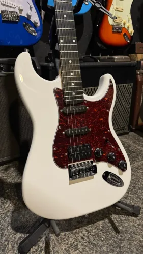 Guitarra Reguladinha Giannini branca G101 nova
