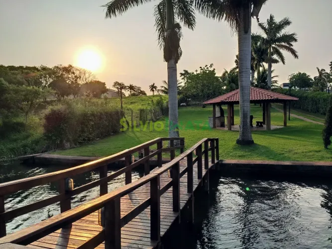 Chácara paradisíaca à venda nas Marinas de Paranapanema - Com Píer e Piscina
