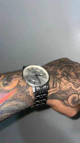 Relógio Orient Slim prateado (modelo MBSS1261 S1SX )