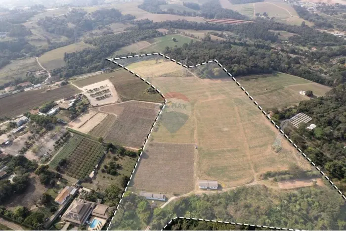 Oportunidade - Sítio c/grande área próximo a Rodovias de SP. Mais de 100 mil m2.
