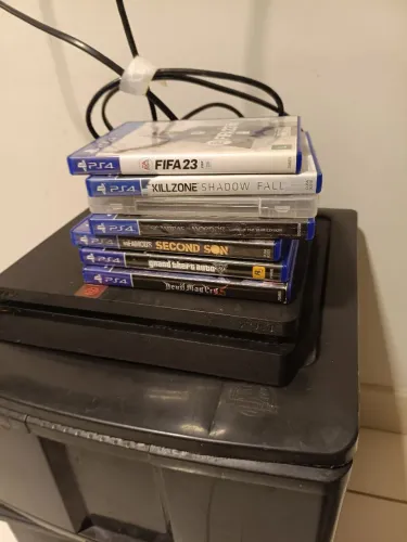 Vende-se ps4 slim