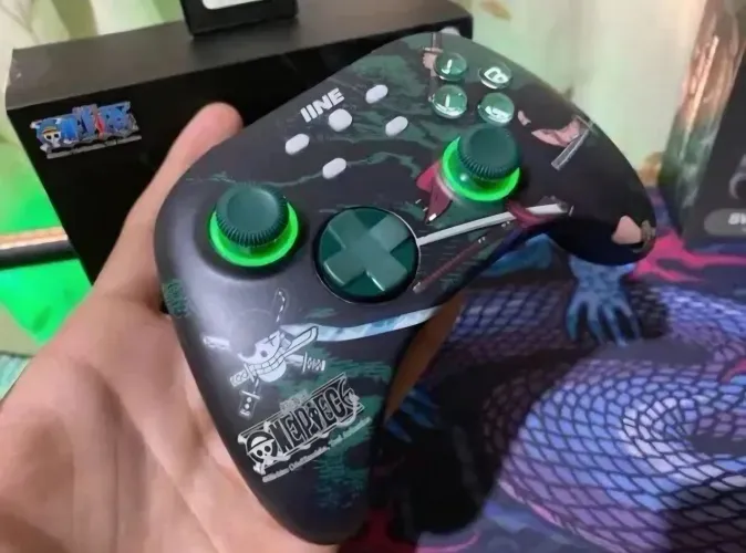 Controle IINE Premium Zoro (One Piece) - Esgotado nas Lojas - Novo