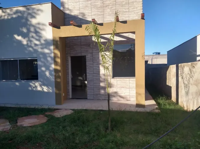 Esmeraldas - Casa Padrão - São Pedro