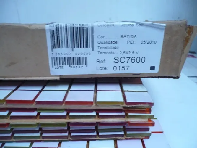 PASTILHA  DE  VIDRO  CRISTAL  MISCELÂNIA  JATOBÁ