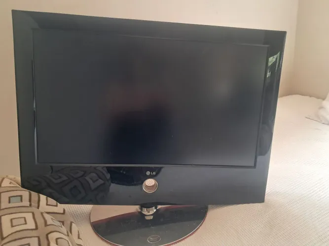 Vendo TV LG 39 polegadas semi nova
