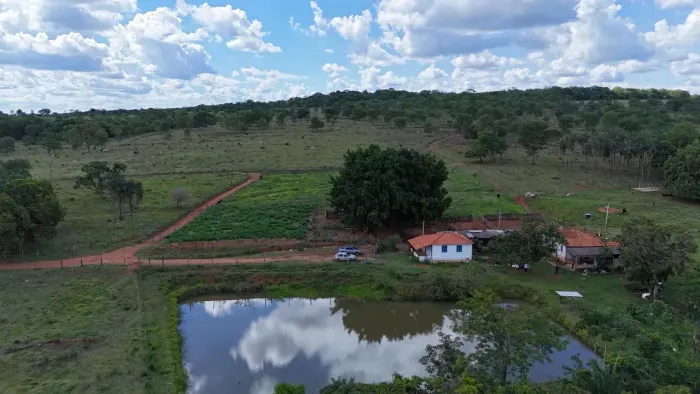 Fazenda a venda, em Professor Jamil - Goias!