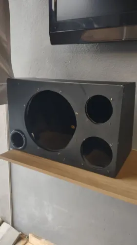Vendo caixa trio sub 12 ( somente a caixa )