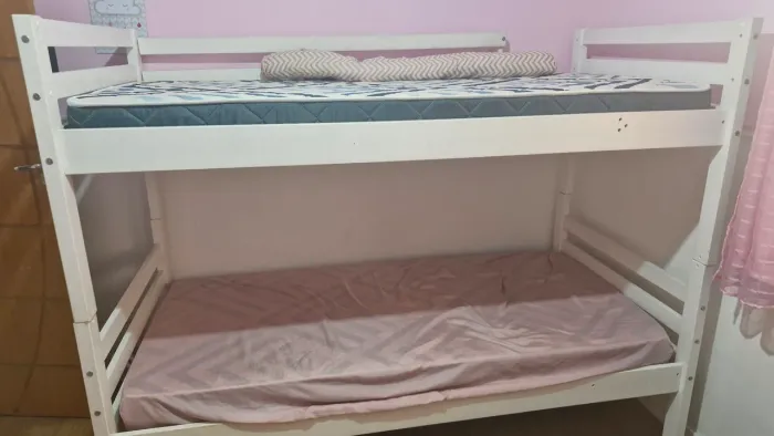 Beliche infantil que vira bicama.