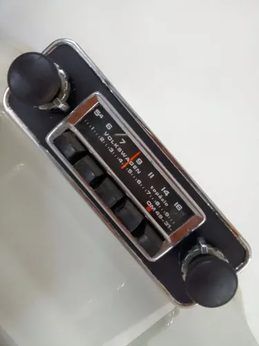 Rádio automotivo Volkswagen VW Topázio, década de 70, AM, OC, PUSH BUTTON