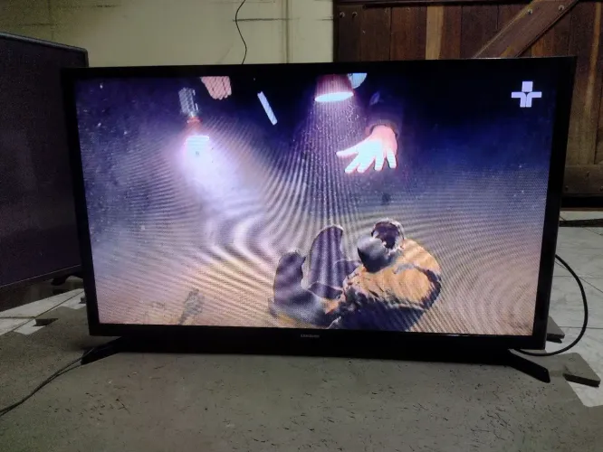 Tv Samsung un32j4300 32 polegadas smart