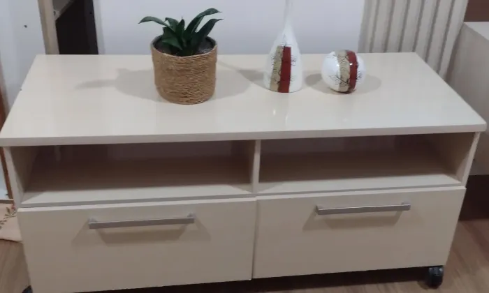 Vendo duas cômodas lindas em MDF 