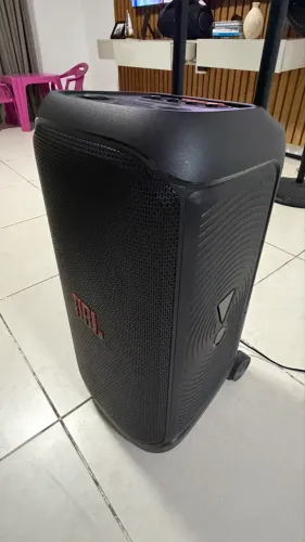 Vendo PartyBox stage 320 com apenas 10 meses de uso