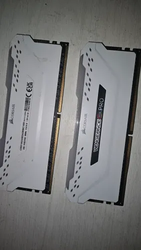 Memórias DDR4 Corsair RGB 2x8 16Gb 2666mhz (Aceito Cartão)