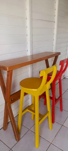 Bancada de madeira com 2 tamboretes