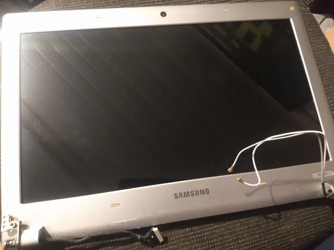SAMSUNG RV415 DISPLAY C/ DOBRADIÇAS, CAMERA E CARCAÇA COMPLETA