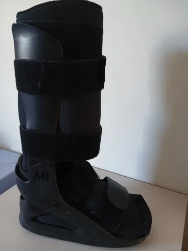 Vendo bota ortopédica tamanho 38