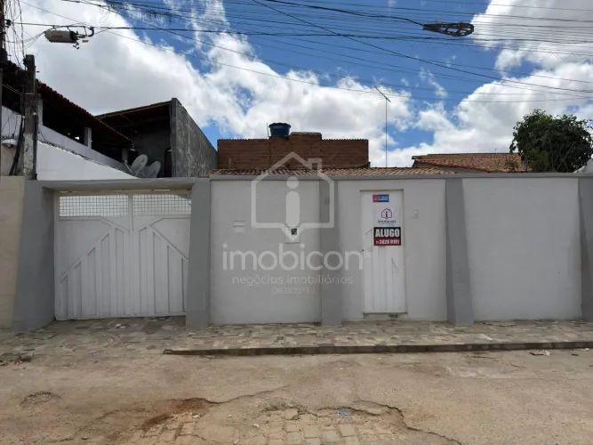 Alugo: Casa com 4/4 (1suíte) na Urbis IV - zabelê - Vitória da Conquista/BA
