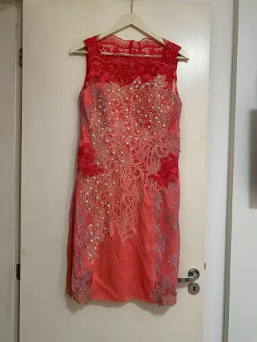 Vestidos de festa, usado apenas uma vez .