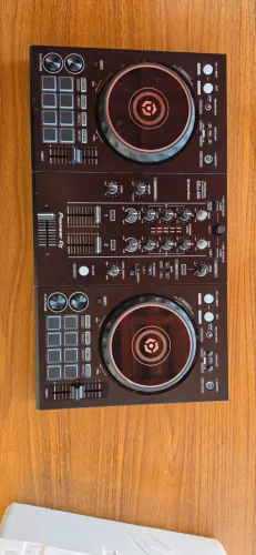 Controladora CDJ Pioneer DDJ-400 - EXTREMAMENTE NOVA - USADA APENAS PARA TESTE