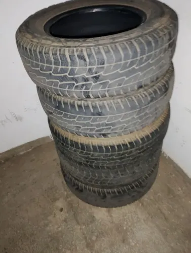 Pneus aro 15 camionete vendo ótimo estado 5 unidade