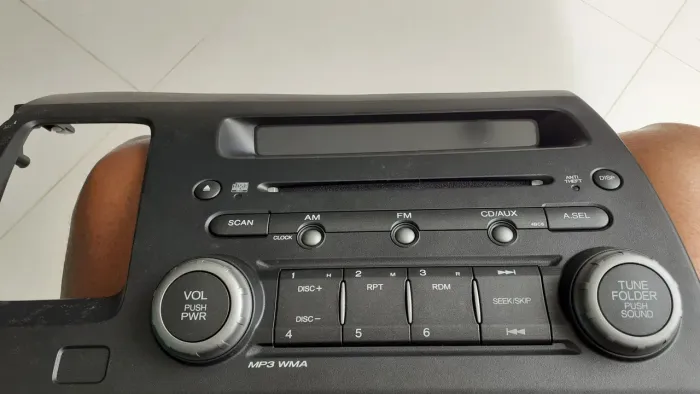 MP3 do Honda New Civic com carenagem 2011 Semi novo.