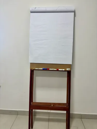 Flipchart Semi novo com folhas