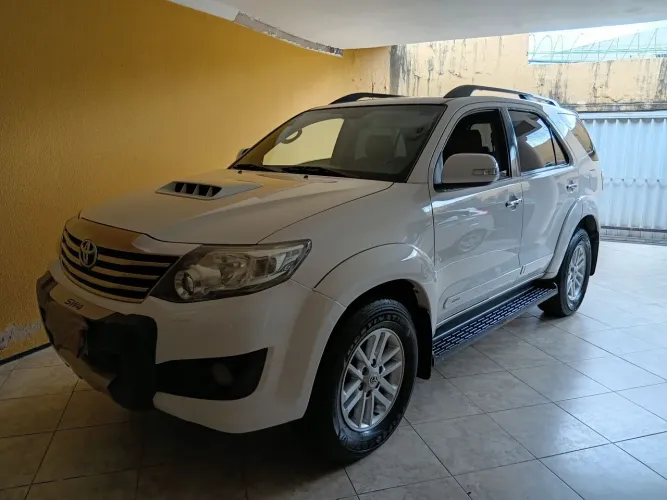 Toyota Hilux SW4 SRV D4-d 4X4 3.0 TDI Dies. AUT 2014