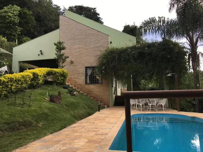 Casa à venda no condomínio Vale das Araras | 300 m² - 4 quartos