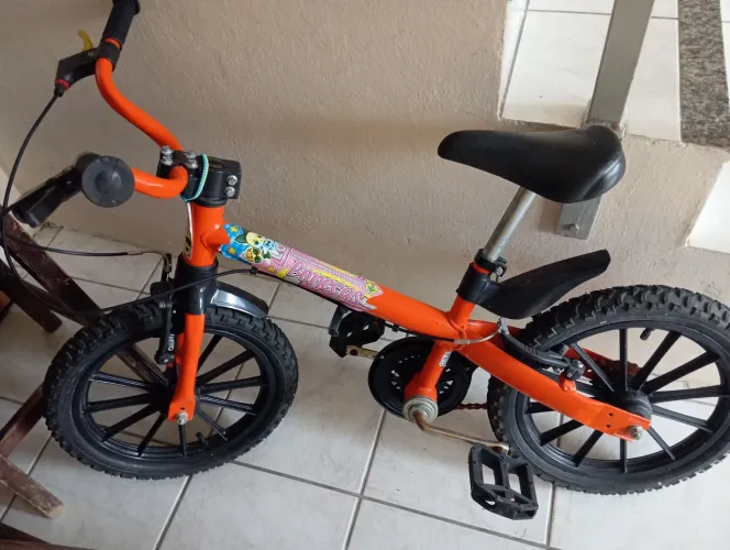 Bicicleta infantil semi nova 