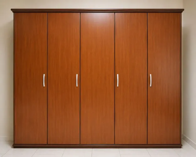 Vendo roupeiro grande de 5 portas
