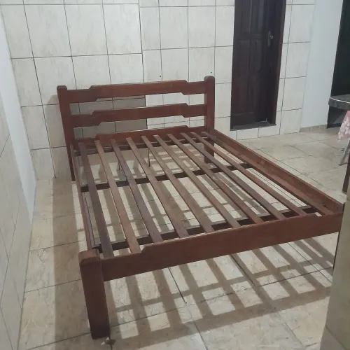 Vendo cama Rústica em Angelim Pedra. 01 de casal e duas de solteiro  de 0,70 e 080cm  