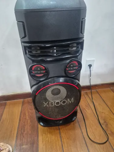 Vendo Caixa de Som Amplificadora, Bluetooth, USB e Efeitos de Luz