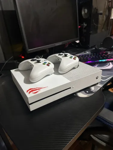 Xbox one s de 1Tb vai com um controle