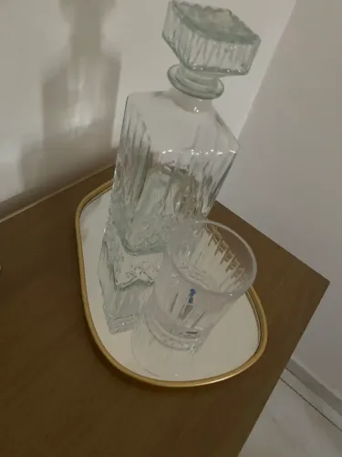 Decanter garrafa e copo e espelho