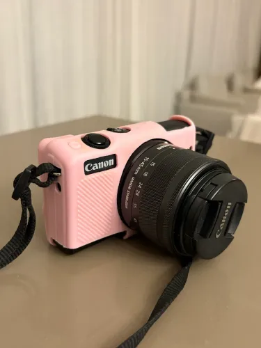 Canon EOS M200
