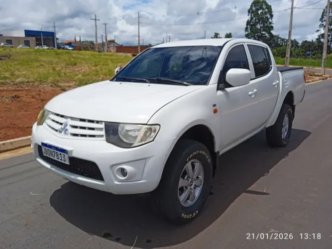 Mitsubishi L200 Triton GL 3.2 CD TB Int. Dies. Mec. 2015