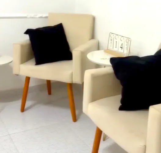 Poltronas bege super confortáveis 