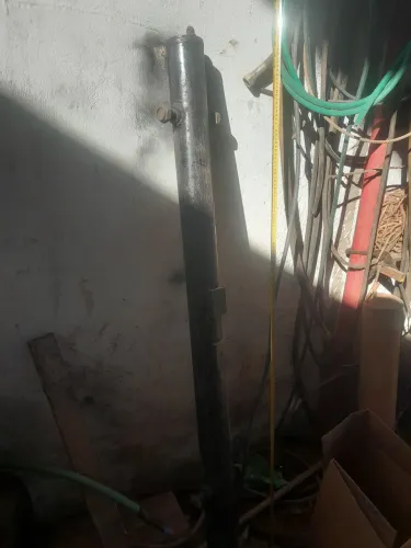Vendo dois pistões hidráulicos sem defeito. * Max