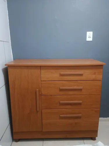 Cômoda semi-nova