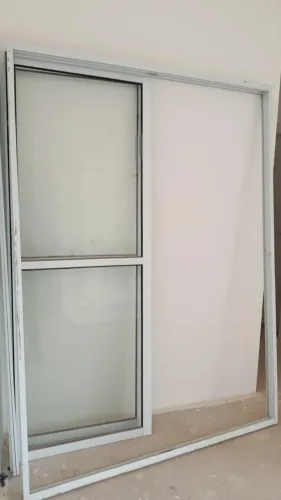 Vendo Porta de correr para sala 