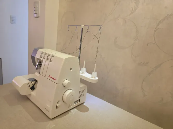 Máquina de costura Ultralock Singer