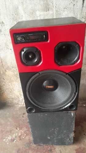 Vendo este som  grave de 15 500w aceito oferta 