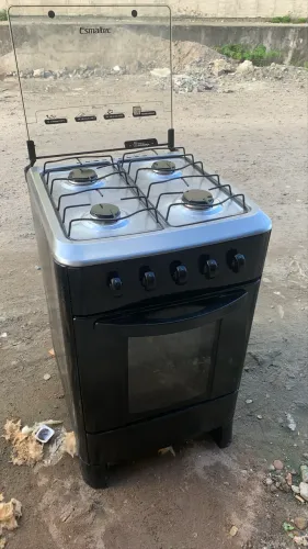 Fogão 4 bocas preto todo em bom estado de uso, fazemos entregas