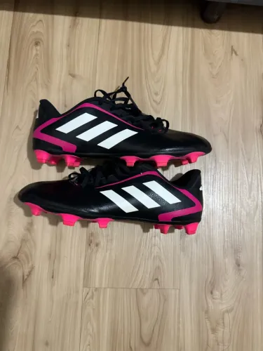 Chuteira Adidas campo