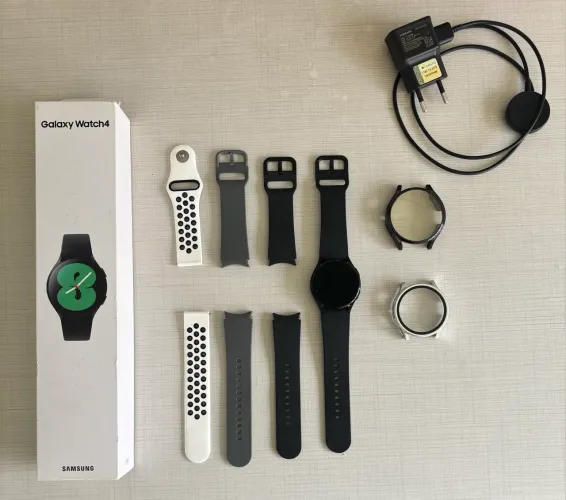 Samsung Galaxy Watch4 44mm Preto - Completo com Acessórios