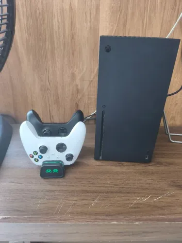 Xbox séries X 1tb com 2 controles e carregador duplo