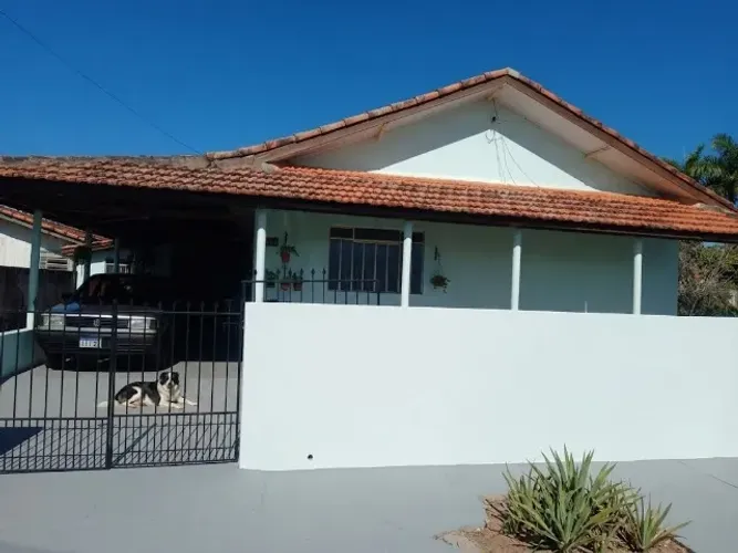 Casa com 3 quartos na Rua Brasil Guapirama Pr
